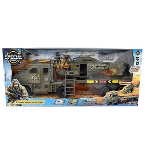 Auto wojskowe z lawetą i śmigłowcem