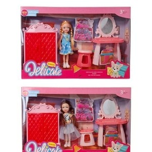 Laleczka z szafą toaletką i innymi akcesoriami mix