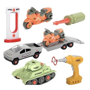 Samochód z przyczepą i czołgiem