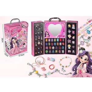 Zestaw do tworzenia bransoletek z kuferkiem